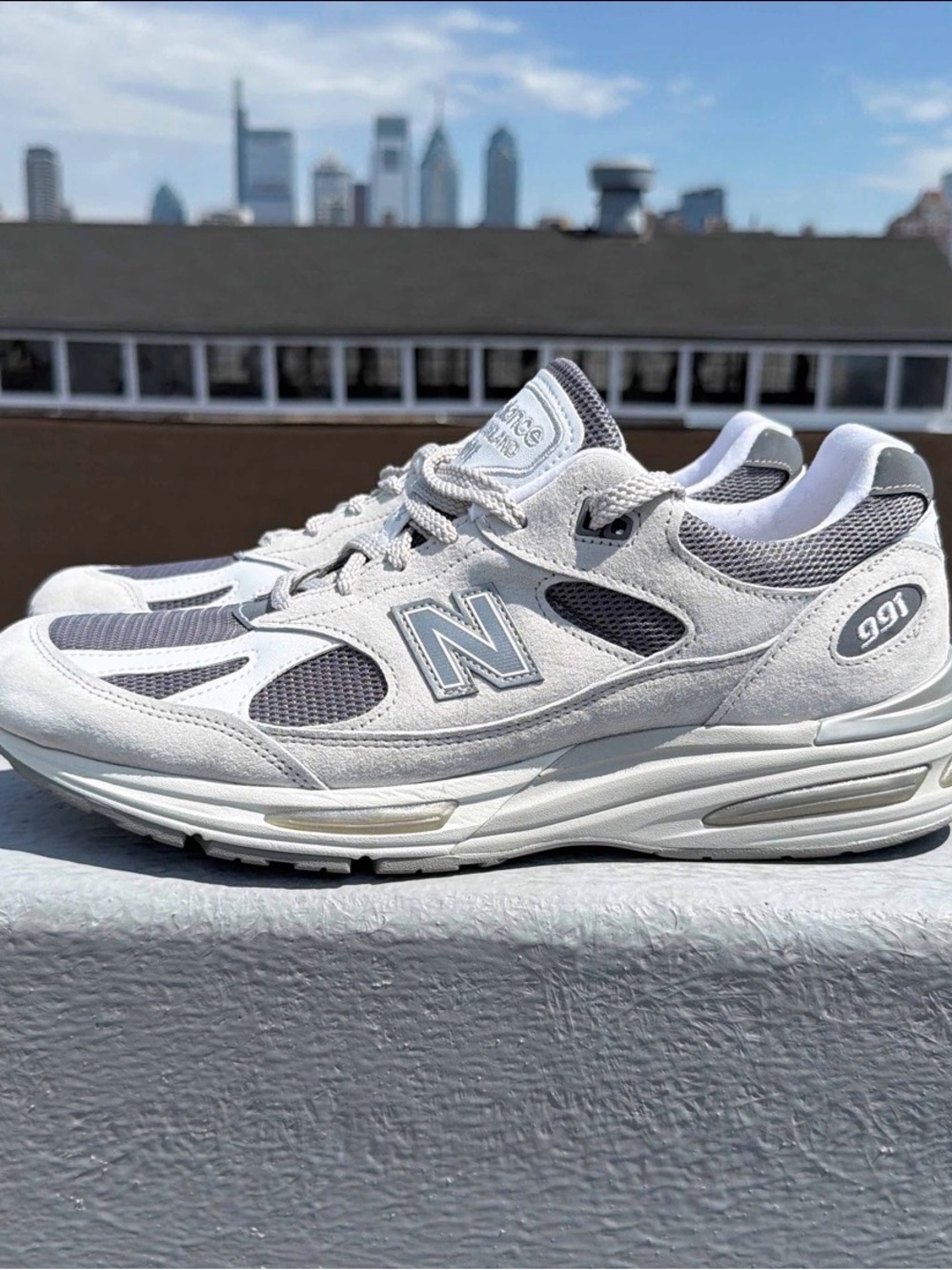 New Balance Men’s Casual White & Light Gray Walking Sneakers - Picture 8 of 10